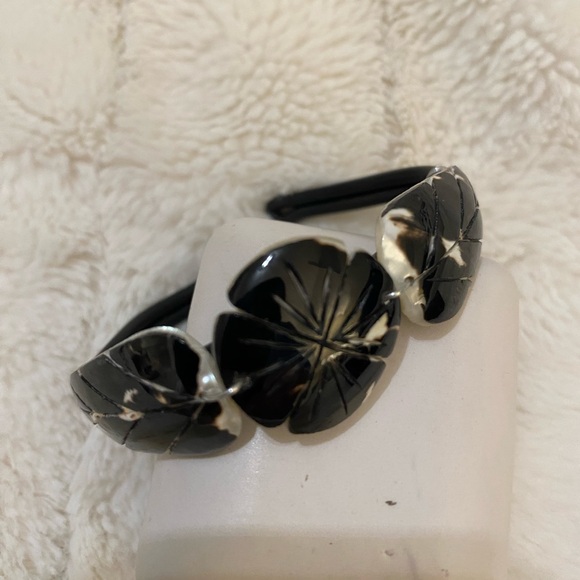BRACELET CUFF Black Leather & Shells - Picture 2 of 4